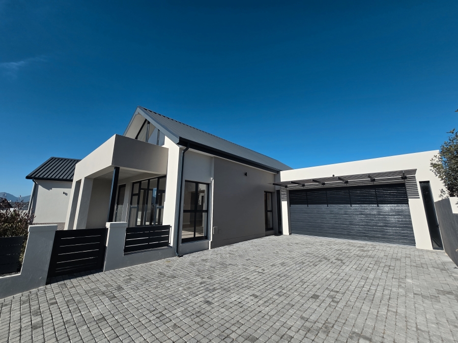 4 Bedroom Property for Sale in Kingswood Golf Estate Western Cape